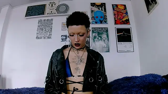 plutonbluemooon333 live cam on StripChat
