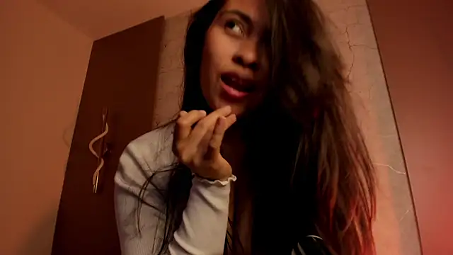 allie_bruce live cam on StripChat