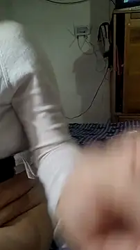 Ladymilf12 webcam