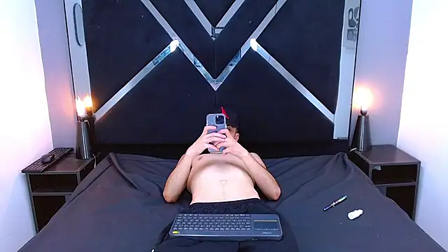 Lucas_Knight live cam on StripChat