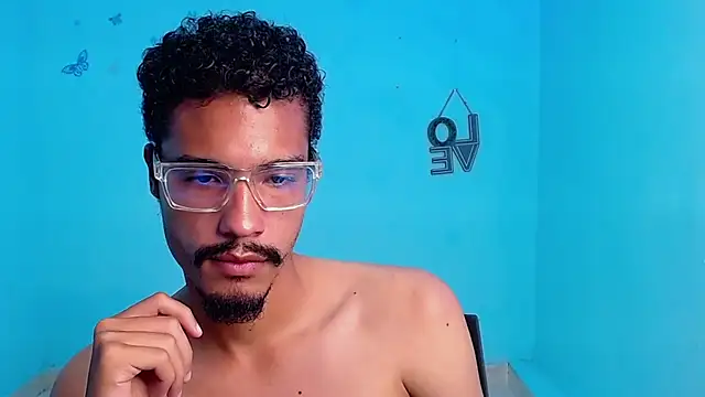 wolf_vip_ live cam on StripChat
