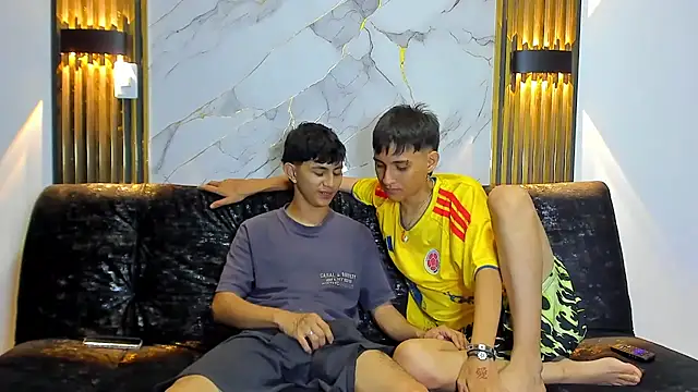 pelusos_mens webcam