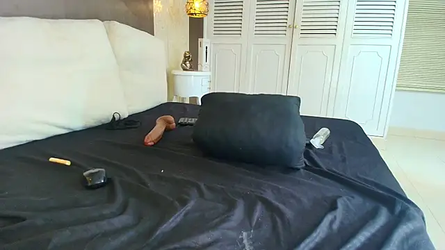 Tiifany_Baker live cam on StripChat