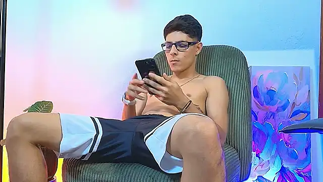 Eliassalvatore_ live cam on StripChat