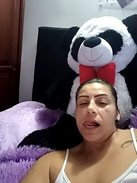 maynor_1998 live cam on StripChat