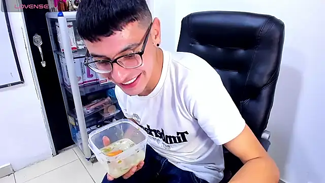 Alexx_bigcockk webcam