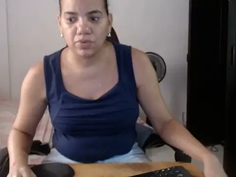 Adriana_0312 webcam