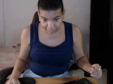 Adriana_0312 webcam