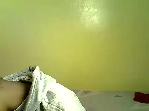 Pearl_petite webcam