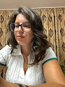 NadiraNoor webcam