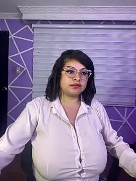 MiiaaJoness webcam