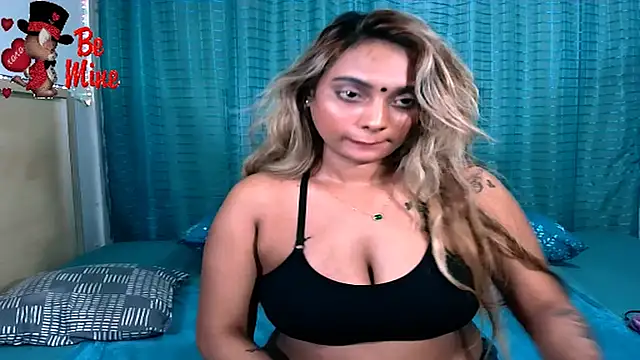 sexyindianchic live cam on StripChat