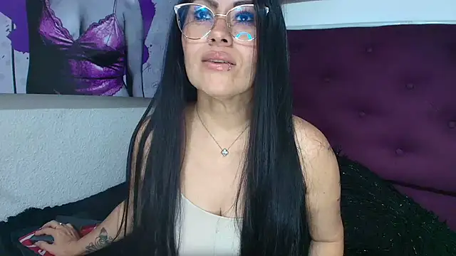 Tania_mature live cam on StripChat