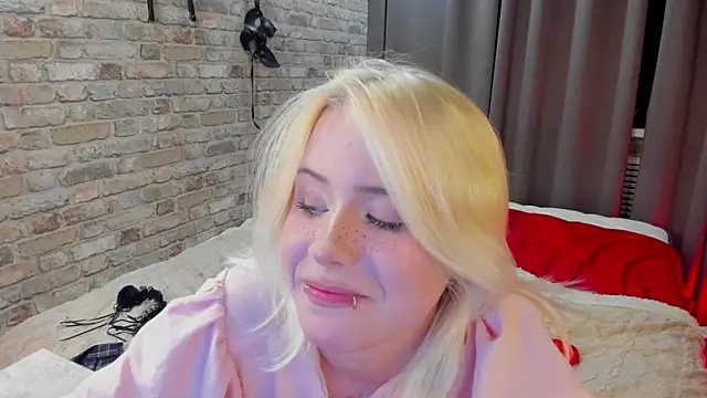kikipeach live cam on StripChat