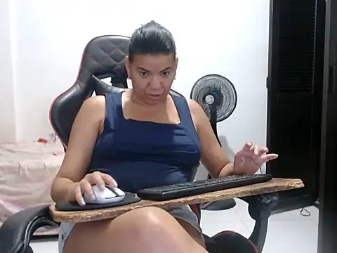 Adriana_0312 webcam