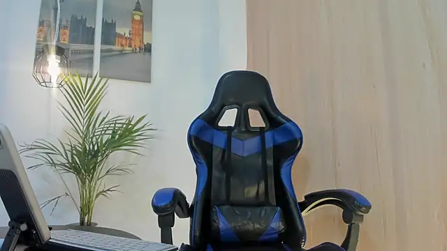 LauraBonnet7 webcam
