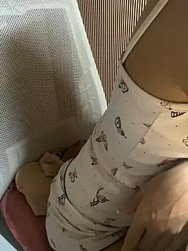 Mina048 webcam