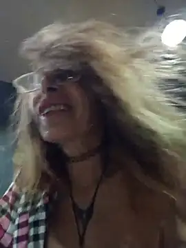 FrozenWaffle live cam on StripChat