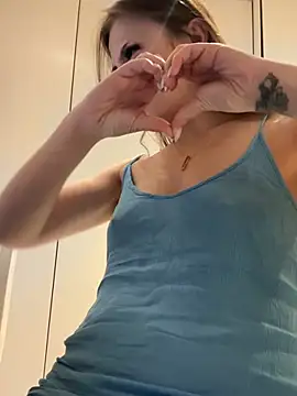 IsabellaEtha live cam on StripChat
