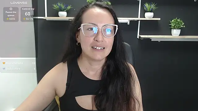 Lauryn_Jones live cam on StripChat