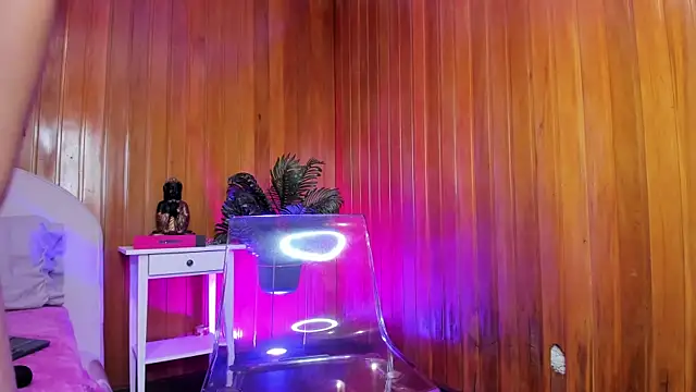 Lucy_art live cam on StripChat