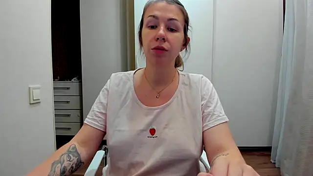 PregnantEva webcam