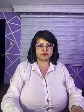 MiiaaJoness webcam