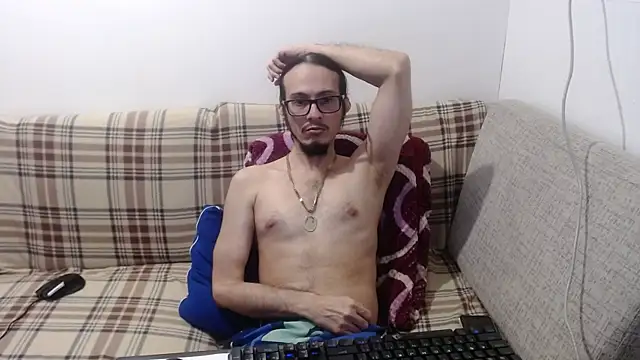 cholitohermoso live cam on StripChat