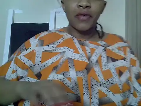 Curvy_Charm webcam