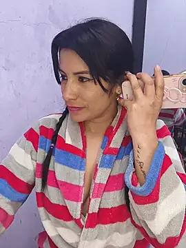 laurahotdirty webcam