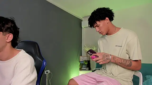Handsomeboyss19 webcam