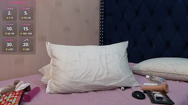 curvybuffgirllll webcam