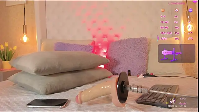 nicki-west webcam