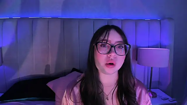 MadeleynRose webcam