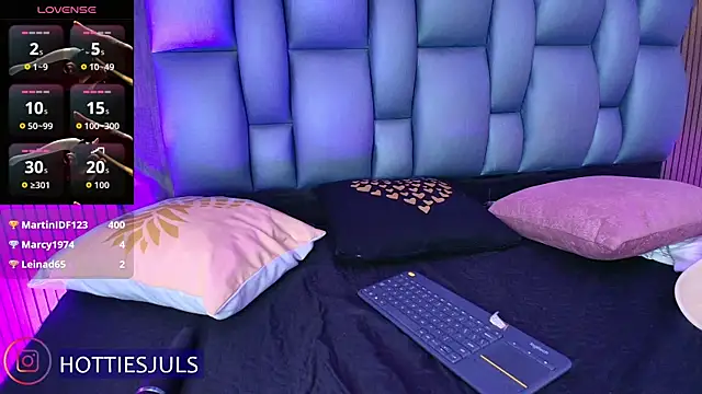 hottiesjuls webcam