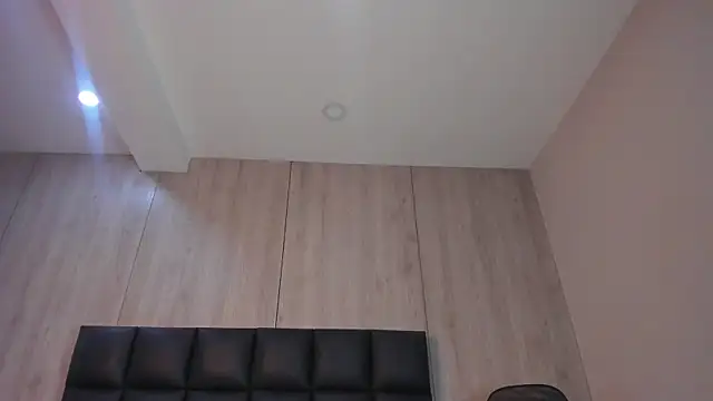 alana_flowers webcam