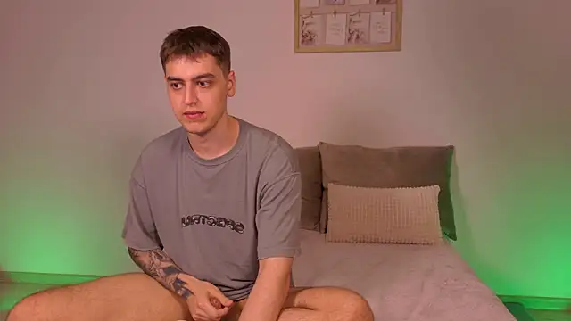 zeskainka (Ask my age) - Flash boobs