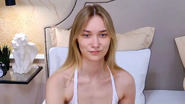 AmadaReine webcam