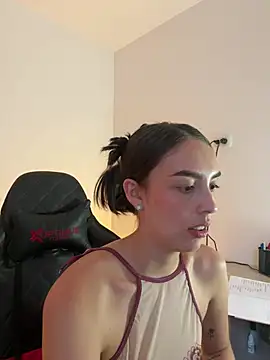 Laureen___ webcam