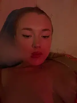 lyalyalii webcam