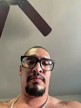 Johnvalderaz1989 webcam