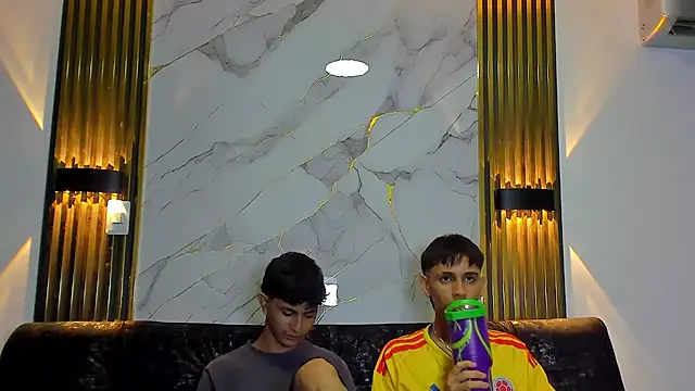 pelusos_mens webcam