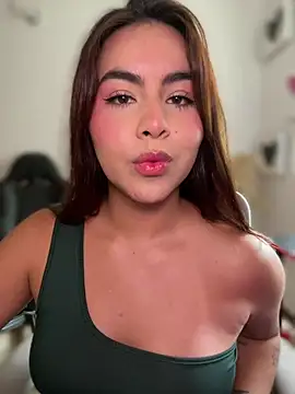 Zarahs_Blare1 live cam on StripChat