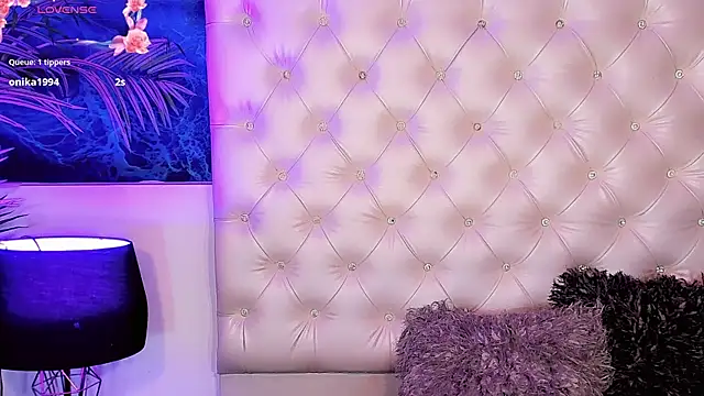 Keira_Fox31 live cam on StripChat