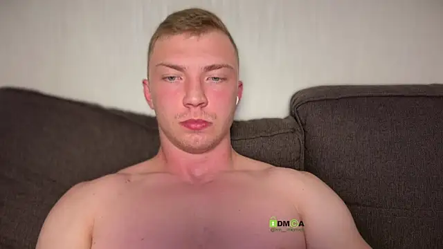 iron__chap live cam on StripChat