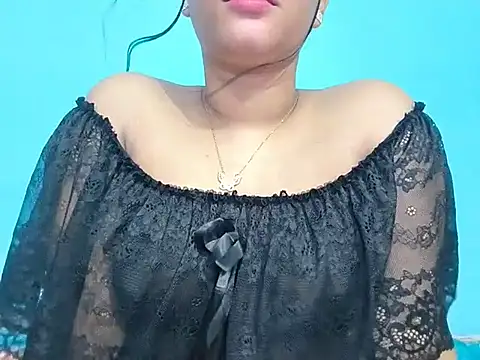 Adhiti_1 live cam on StripChat