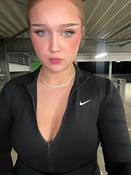 hannah-2007 (Ask my age) - Stranger slaps ass hard😱😰