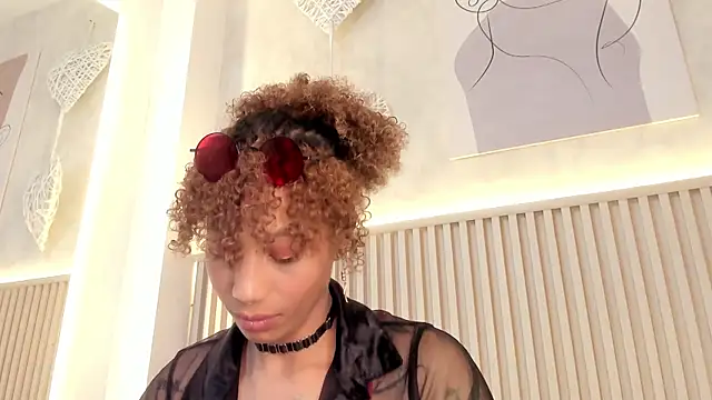 daiana_curly webcam