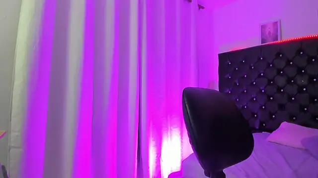 BellaRoge webcam