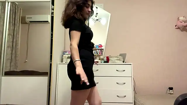 Ledi_Asthik live sex cam